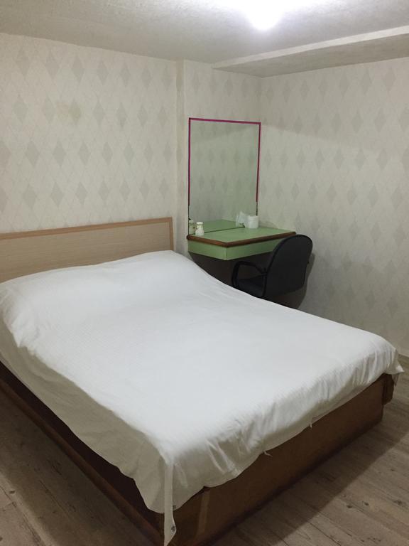 Chia Rong Hostel Taipeh Exterior foto